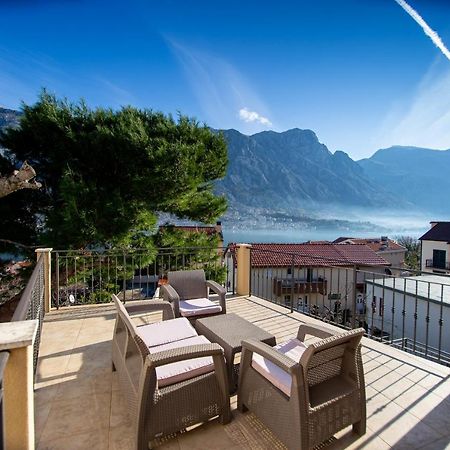 Lana Appartement Prčanj Buitenkant foto