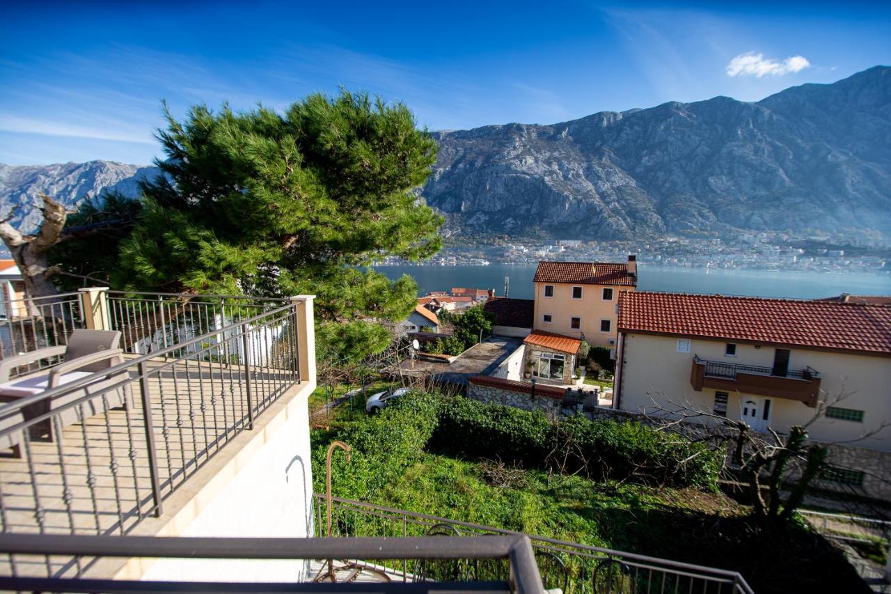 Lana Appartement Prčanj Buitenkant foto