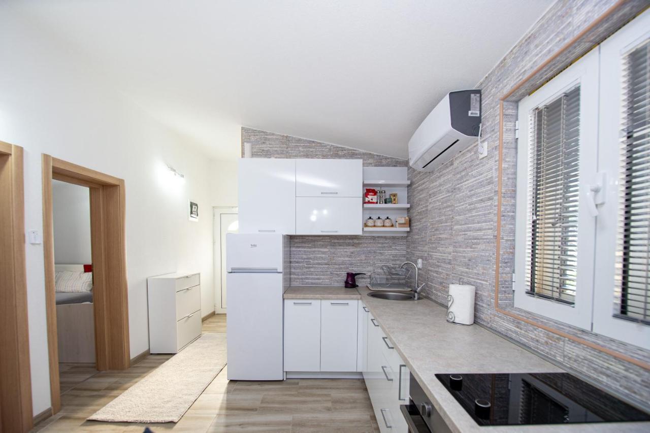 Lana Appartement Prčanj Buitenkant foto