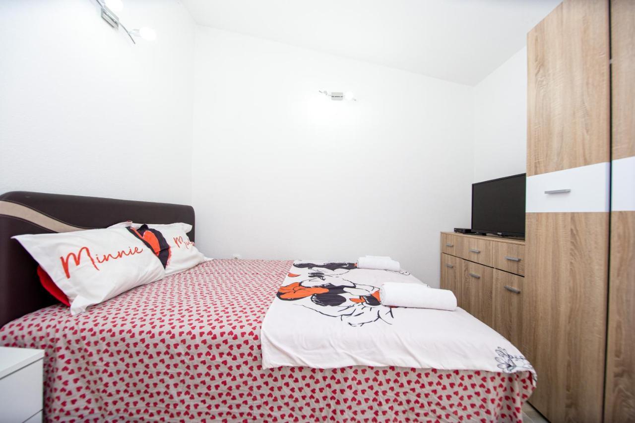 Lana Appartement Prčanj Buitenkant foto
