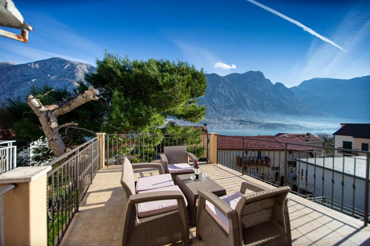 Lana Appartement Prčanj Buitenkant foto