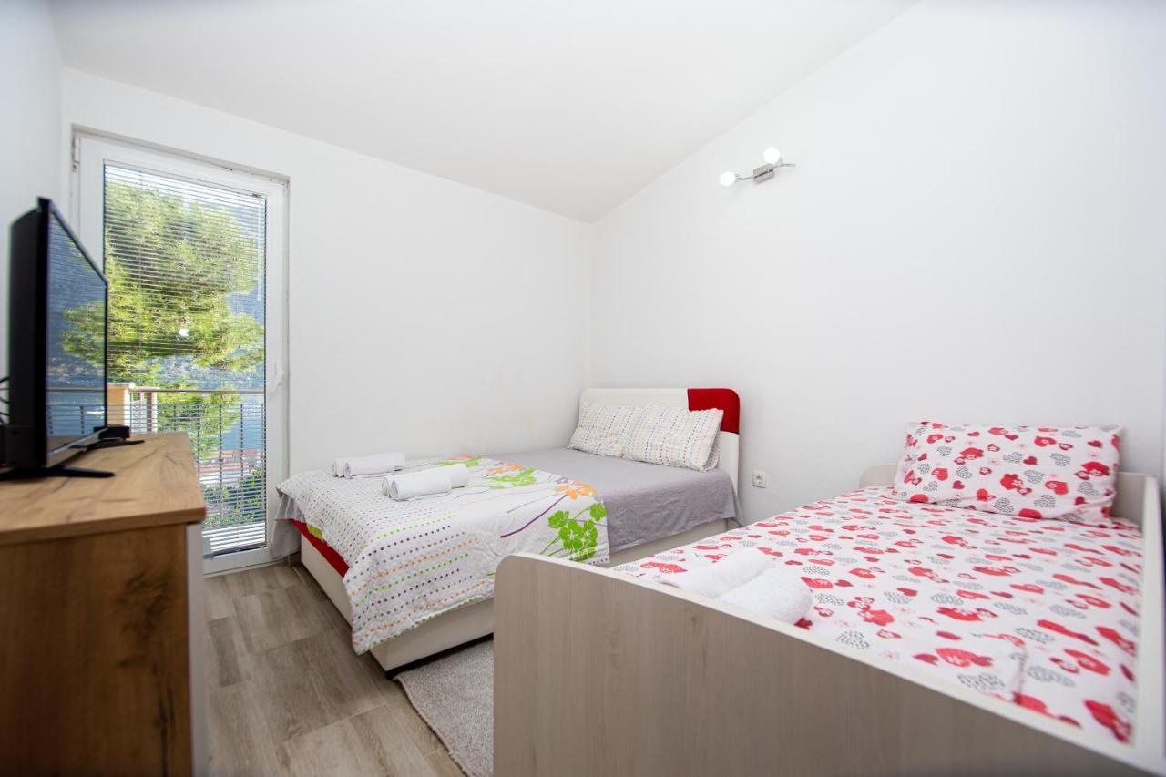 Lana Appartement Prčanj Buitenkant foto