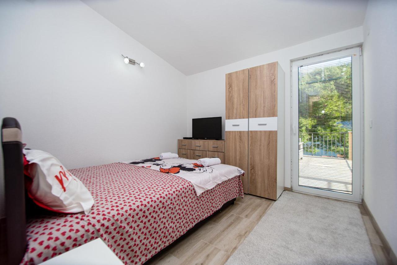 Lana Appartement Prčanj Buitenkant foto