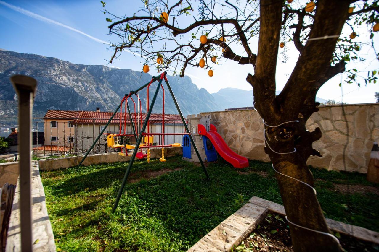 Lana Appartement Prčanj Buitenkant foto